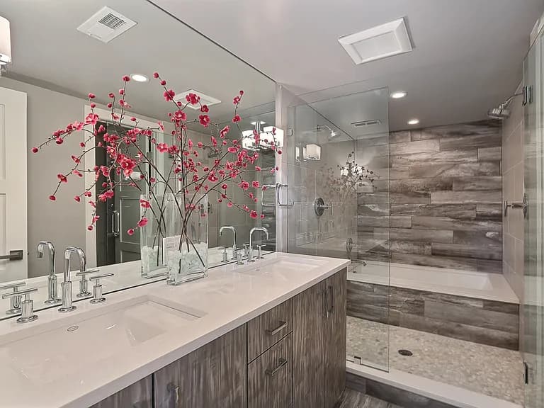 Bathrooms design by C3H Construction