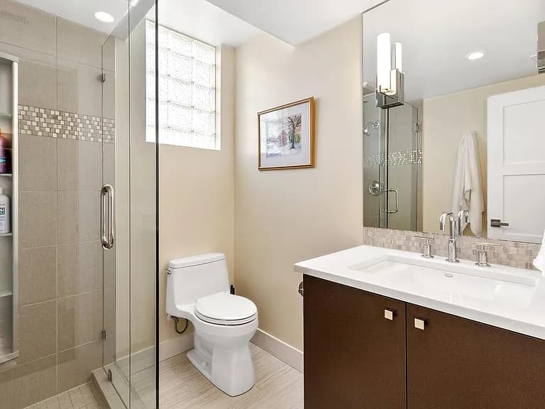 Bathrooms design by C3H Construction