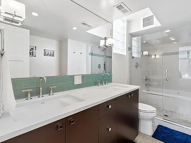 Bathrooms design by C3H Construction